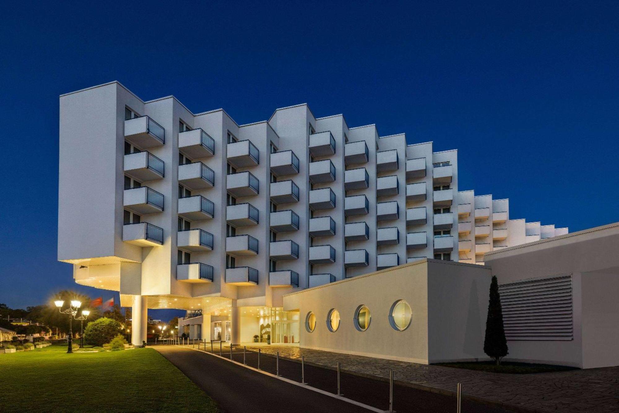 Hotel Vienna House By Wyndham Amber Baltic Miedzyzdroje Exterior foto